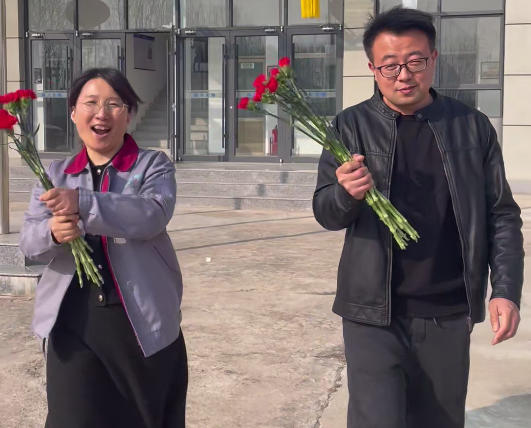 微尔生物祝女神们节日快乐